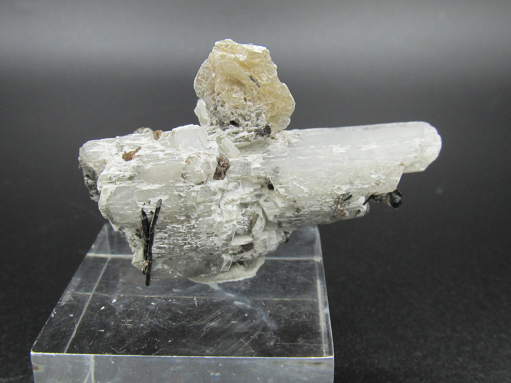 natrolite polylithionite poudrette quarry