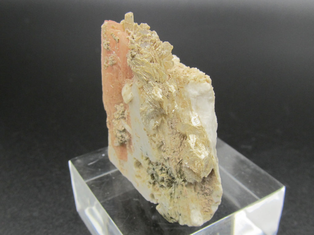 serandite natrolite polylithionite poudrette quarry
